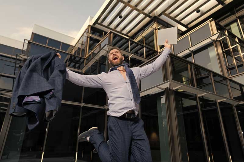 Employee leaving the office early on leave the office early day